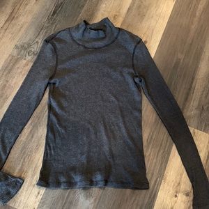 James Perse‎ ribbed light mock neck top. Maybe worn once. Retail 129